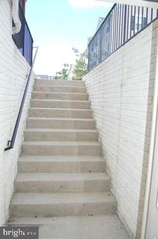 2889 CHINKAPIN OAK LN, Woodbridge, VA 22191