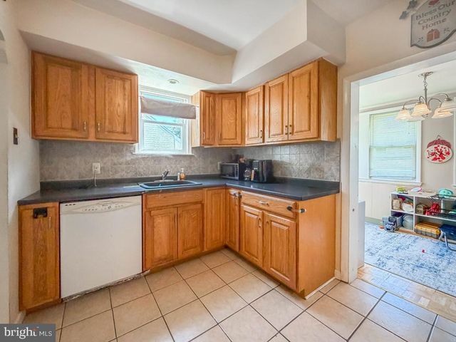 1157 NESHAMINY, Feasterville Trevose, PA 19053