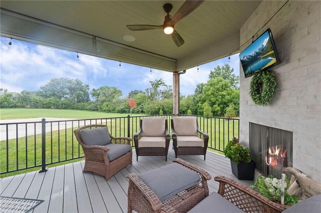 7555 NW Fawn Circle, Parkville, MO 64152