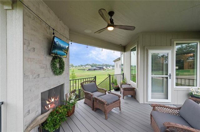 7555 NW Fawn Circle, Parkville, MO 64152