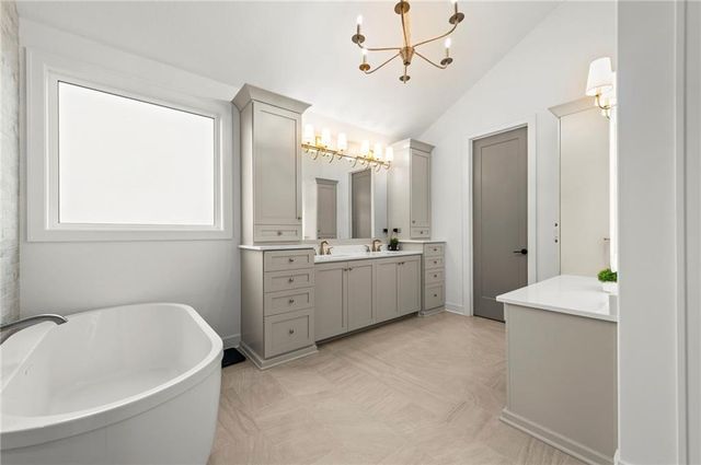 7555 NW Fawn Circle, Parkville, MO 64152