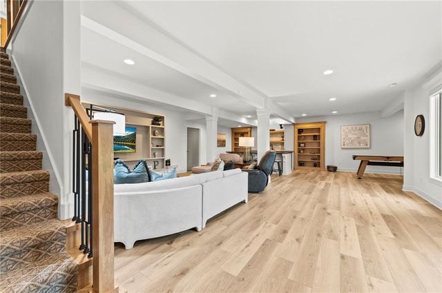 7555 NW Fawn Circle, Parkville, MO 64152