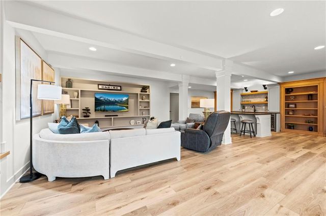 7555 NW Fawn Circle, Parkville, MO 64152
