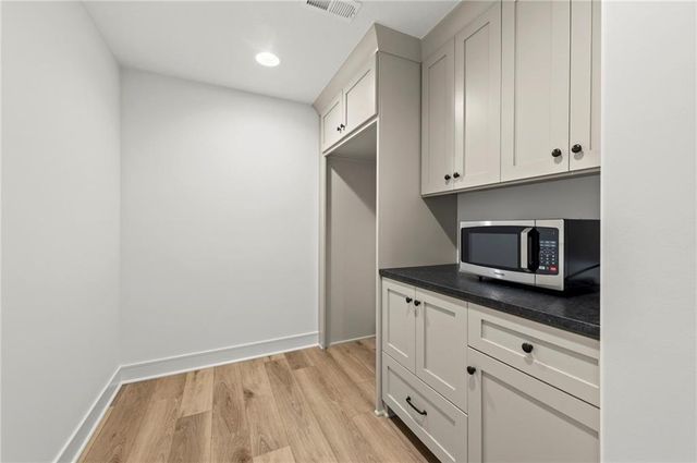 7555 NW Fawn Circle, Parkville, MO 64152