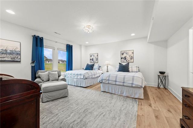 7555 NW Fawn Circle, Parkville, MO 64152