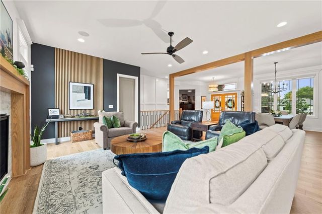 7555 NW Fawn Circle, Parkville, MO 64152