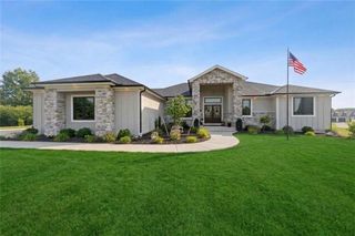 7555 NW Fawn Circle, Parkville, MO 64152
