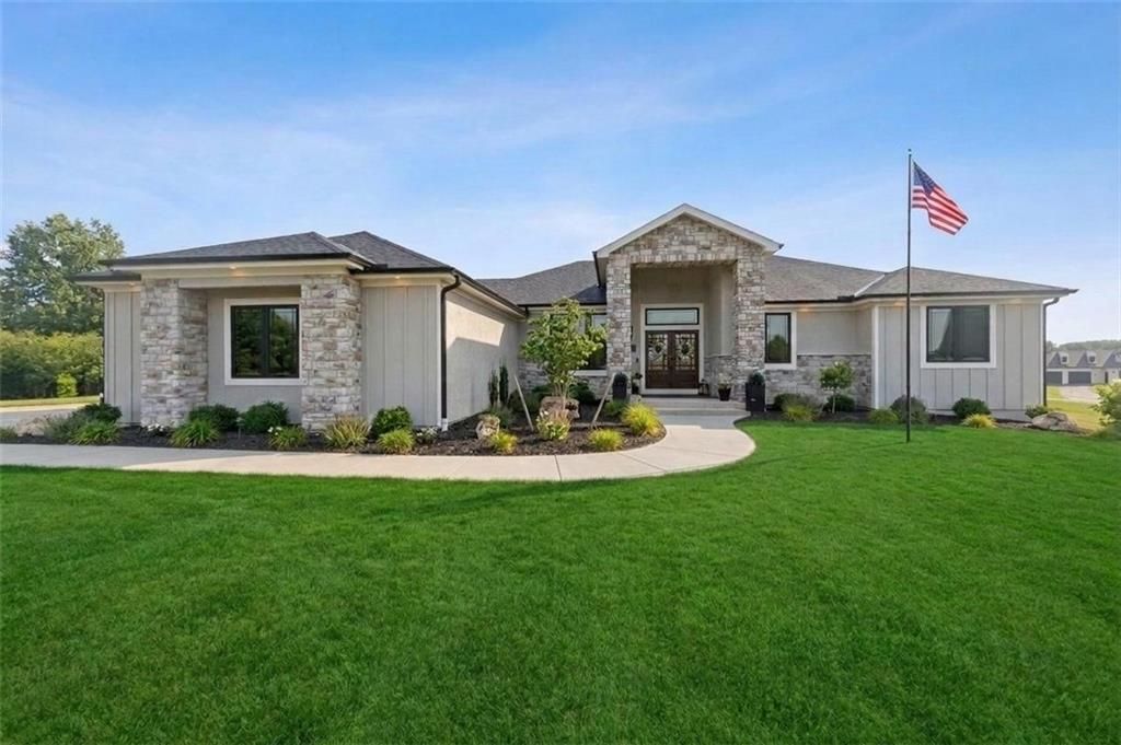 7555 NW Fawn Circle, Parkville, MO 64152
