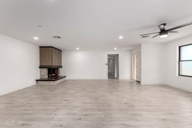 8104 N 45TH Avenue, Glendale, AZ 85302