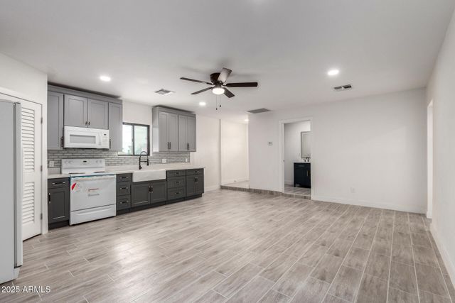 8104 N 45TH Avenue, Glendale, AZ 85302