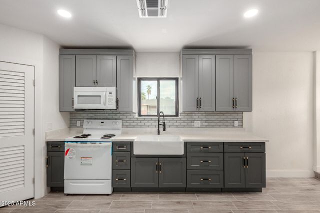 8104 N 45TH Avenue, Glendale, AZ 85302