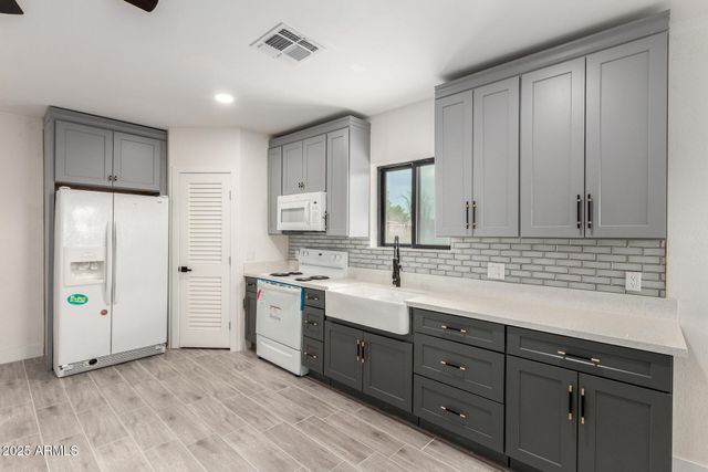 8104 N 45TH Avenue, Glendale, AZ 85302