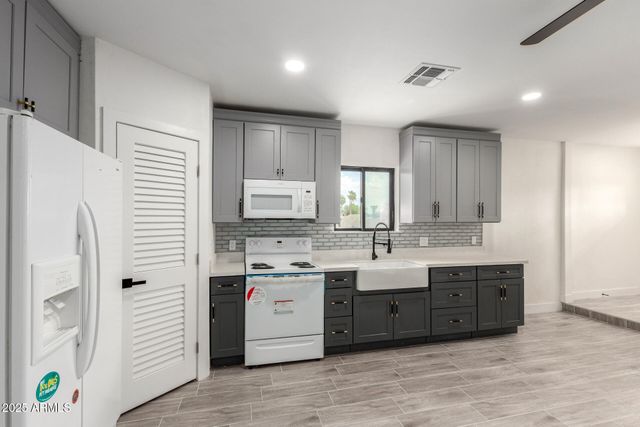 8104 N 45TH Avenue, Glendale, AZ 85302