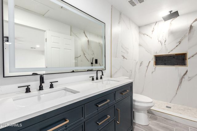 8104 N 45TH Avenue, Glendale, AZ 85302