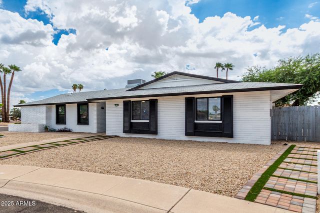 8104 N 45TH Avenue, Glendale, AZ 85302