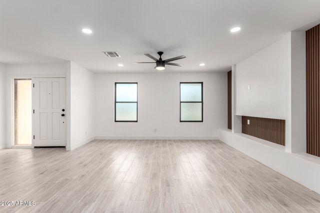 8104 N 45TH Avenue, Glendale, AZ 85302