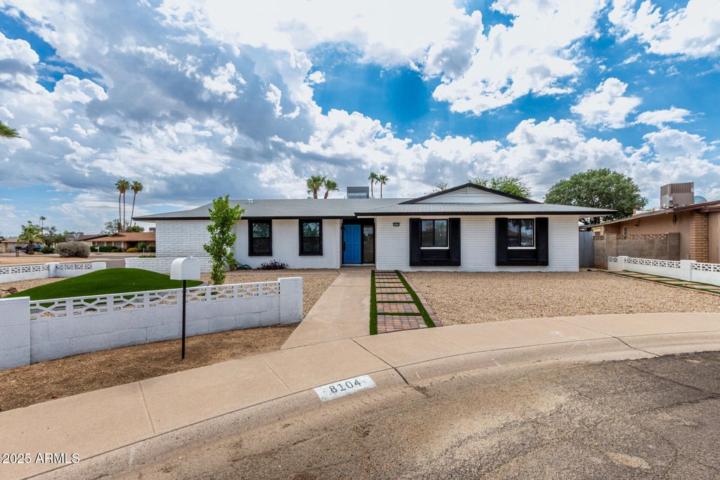 8104 N 45TH Avenue, Glendale, AZ 85302