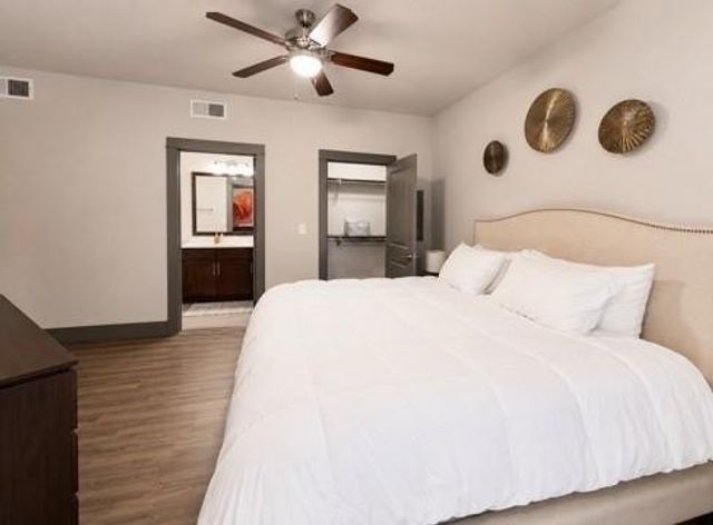 2910 Milam St Street 1421, Houston, TX 77006