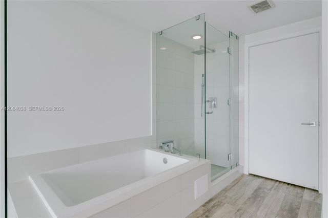 650 NE 32nd St 802, Miami, FL 33137