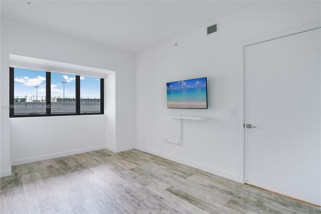 650 NE 32nd St 802, Miami, FL 33137