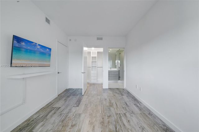 650 NE 32nd St 802, Miami, FL 33137