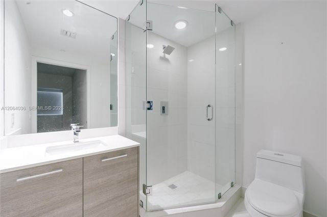 650 NE 32nd St 802, Miami, FL 33137