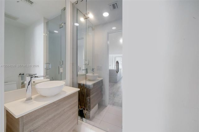 650 NE 32nd St 802, Miami, FL 33137