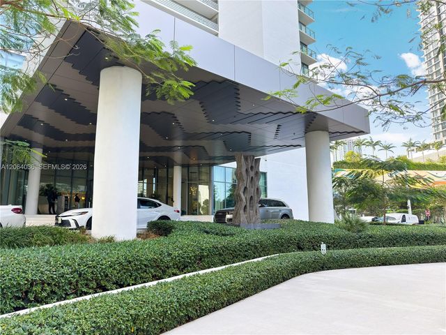 650 NE 32nd St 802, Miami, FL 33137