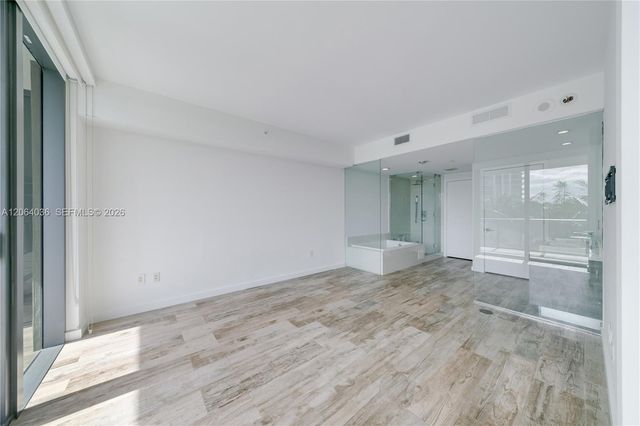 650 NE 32nd St 802, Miami, FL 33137