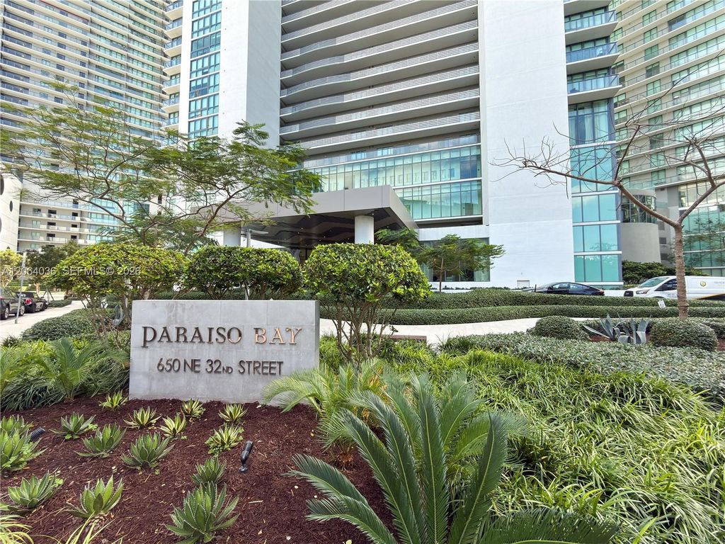 650 NE 32nd St 802, Miami, FL 33137