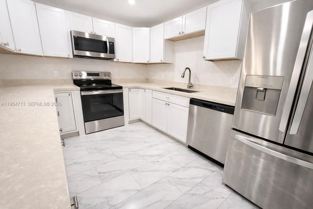 903 Cypress Ter 205, Pompano Beach, FL 33069