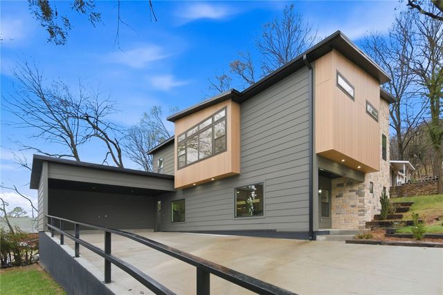 567 S Blair, Fayetteville, AR 72701