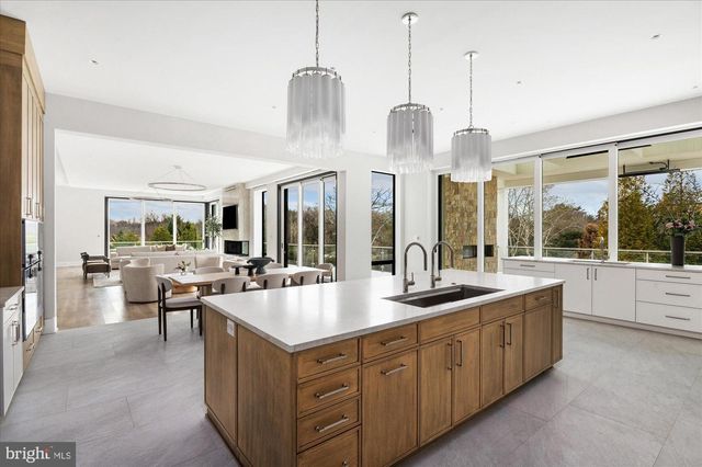 1306 BALLANTRAE CT, Mclean, VA 22101