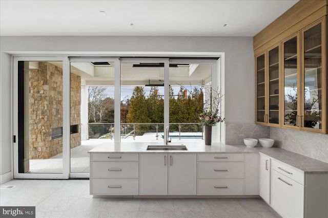 1306 BALLANTRAE CT, Mclean, VA 22101