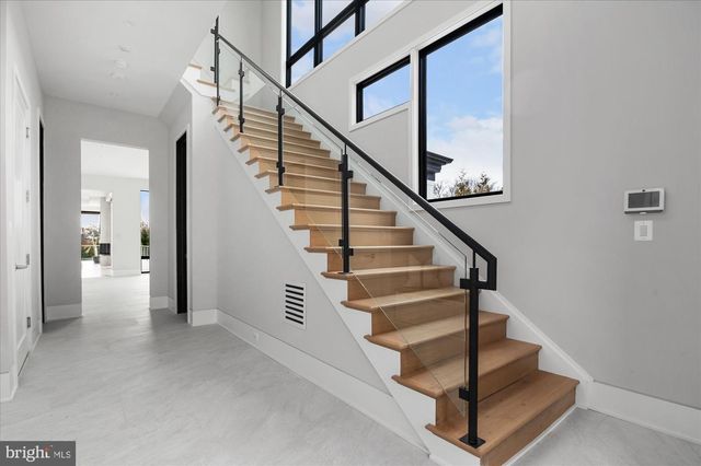 1306 BALLANTRAE CT, Mclean, VA 22101