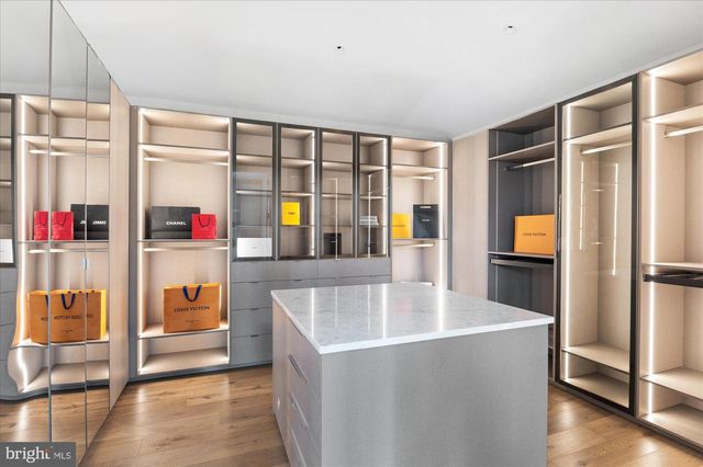 1306 BALLANTRAE CT, Mclean, VA 22101