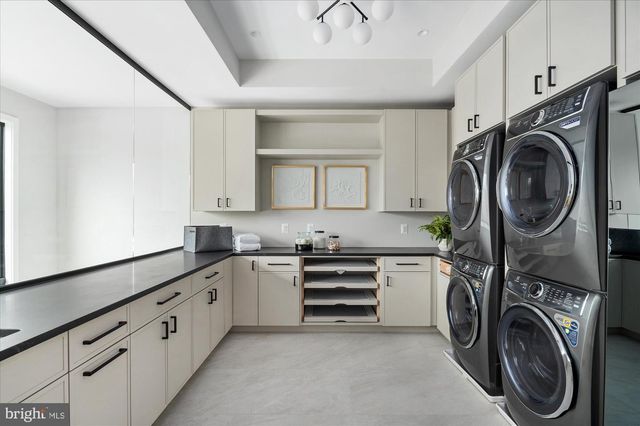 1306 BALLANTRAE CT, Mclean, VA 22101