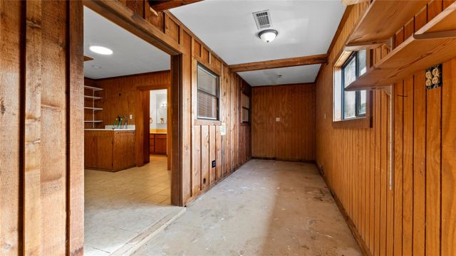 36 Pierce Road, Huntsville, TX 77320