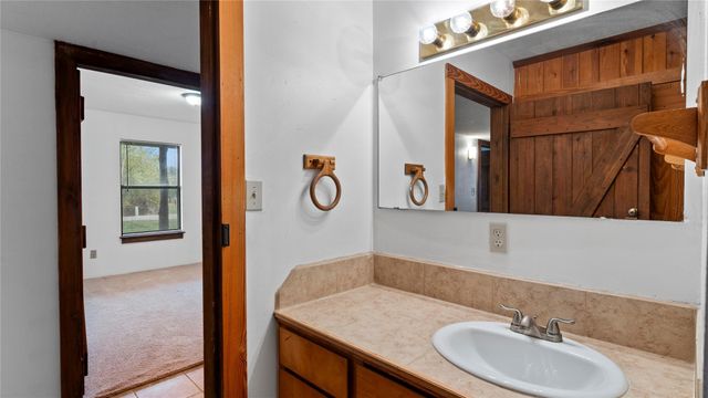 36 Pierce Road, Huntsville, TX 77320