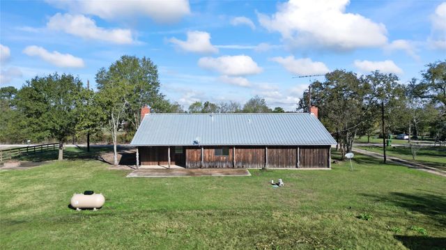 36 Pierce Road, Huntsville, TX 77320