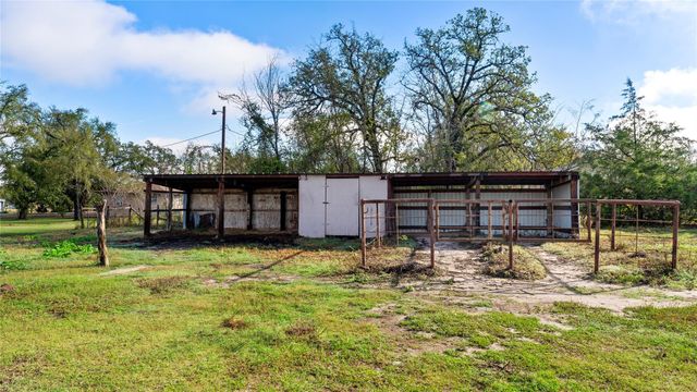 36 Pierce Road, Huntsville, TX 77320