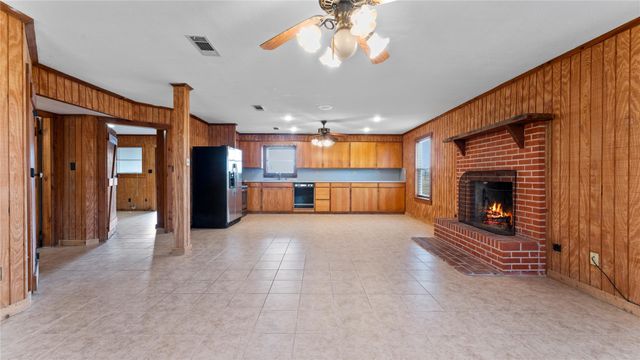 36 Pierce Road, Huntsville, TX 77320