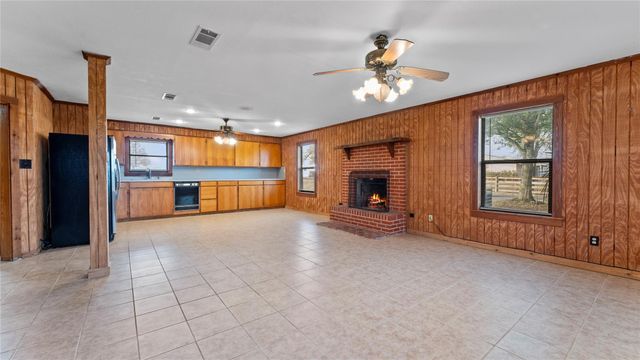 36 Pierce Road, Huntsville, TX 77320