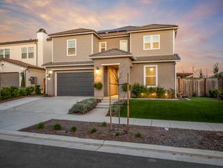 4483 Crown Bluffs Drive, Madera, CA 93636