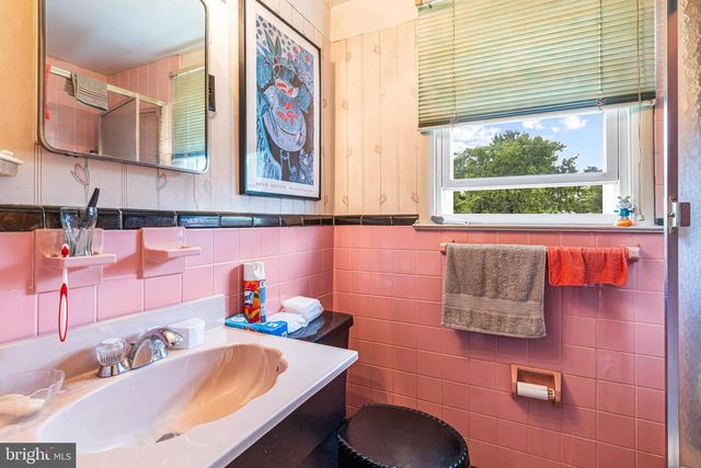 3946 BLAKE RD, Huntingdon Valley, PA 19006