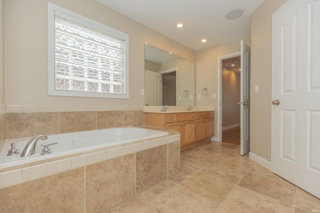4715 Mansfield Drive, Newburgh, IN 47630