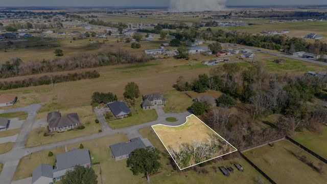 105 Leona Dr, Raceland, LA 70394