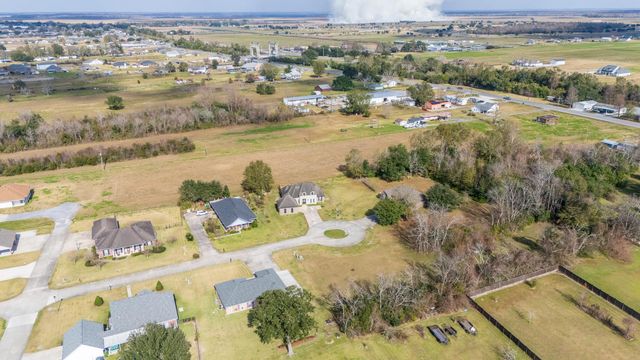 105 Leona Dr, Raceland, LA 70394