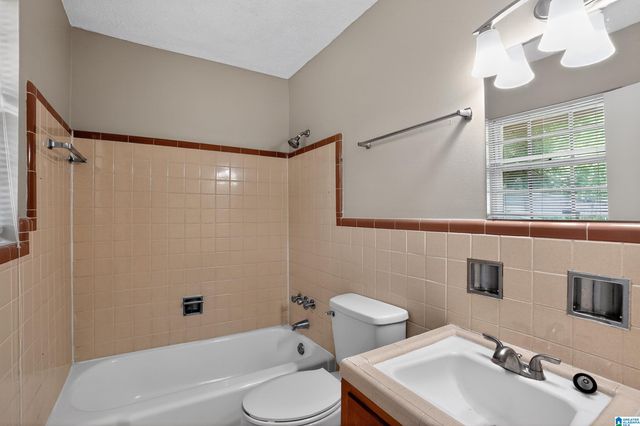 700 TWIN RIDGE DRIVE, Bessemer, AL 35020