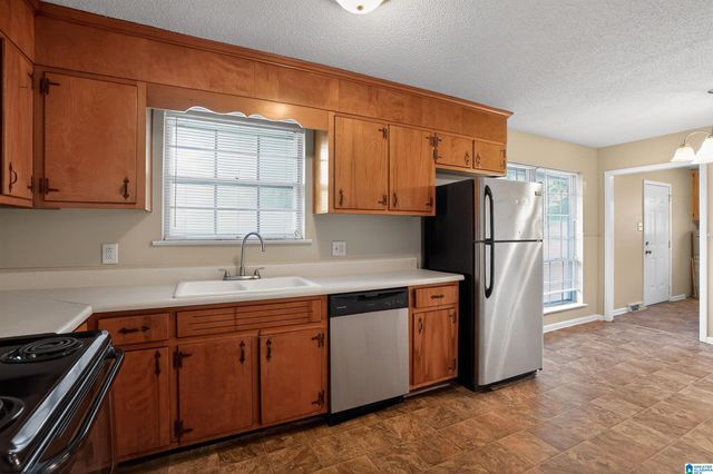 700 TWIN RIDGE DRIVE, Bessemer, AL 35020